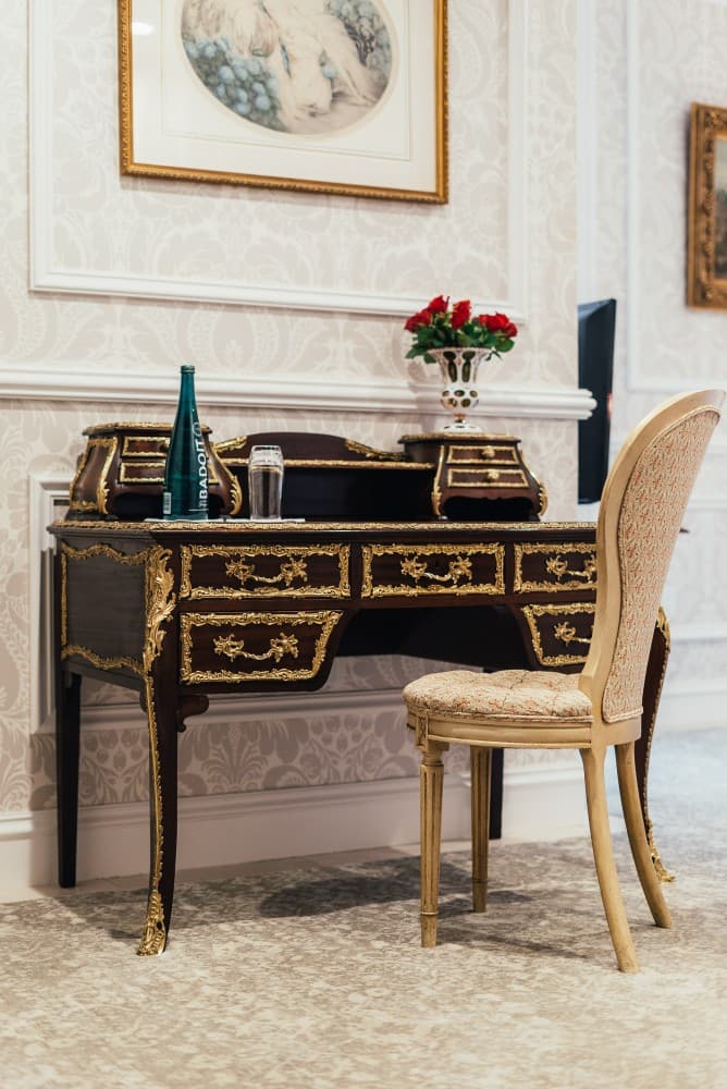 The Champagne Suite — photograph 4
