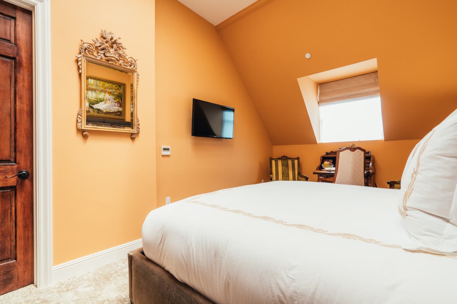 Deluxe King Room 2 — photograph 4