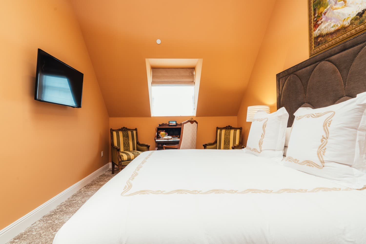 Deluxe King Room 2 — photograph 4 of 5