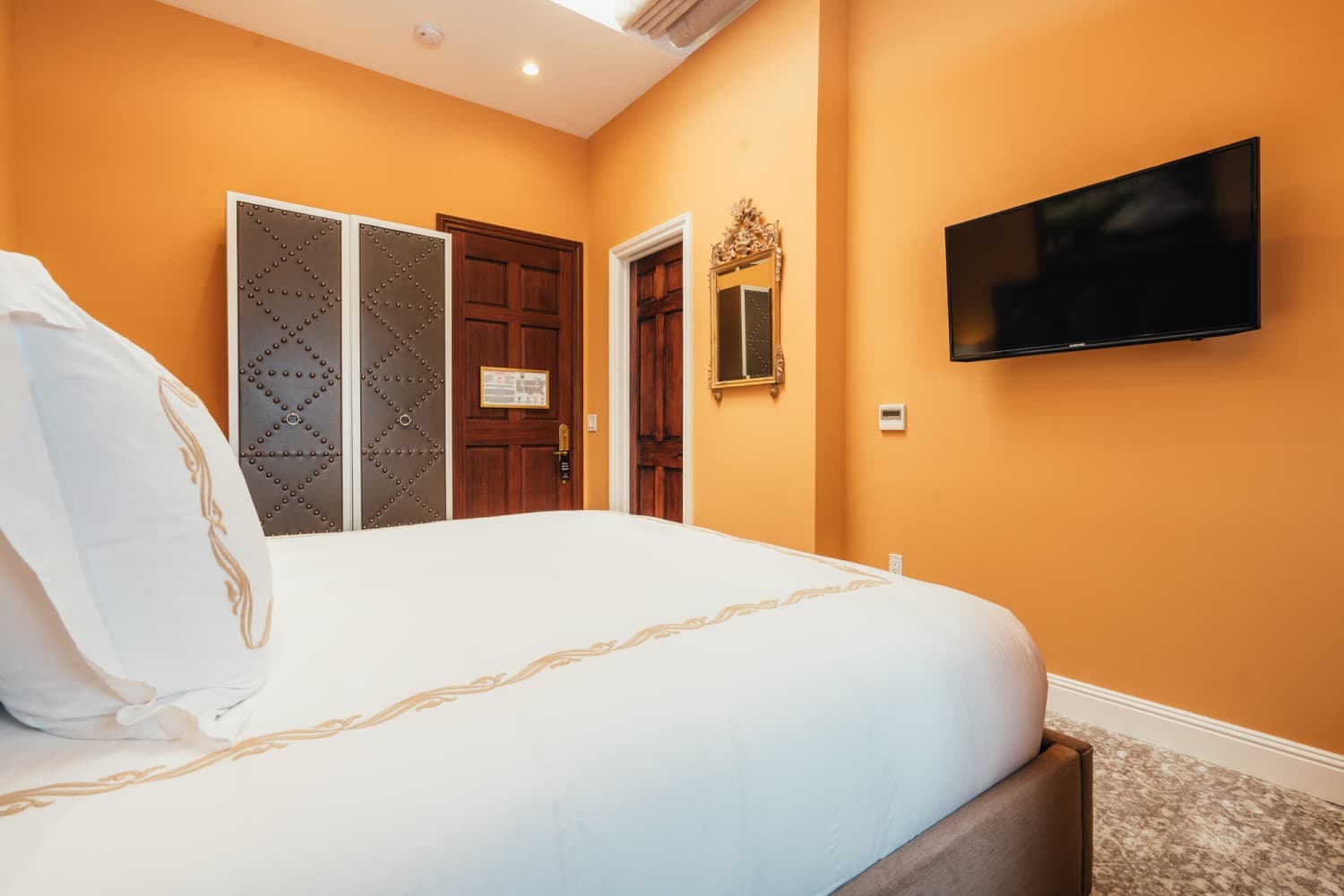 Deluxe King Room 2 — photograph 5 of 5