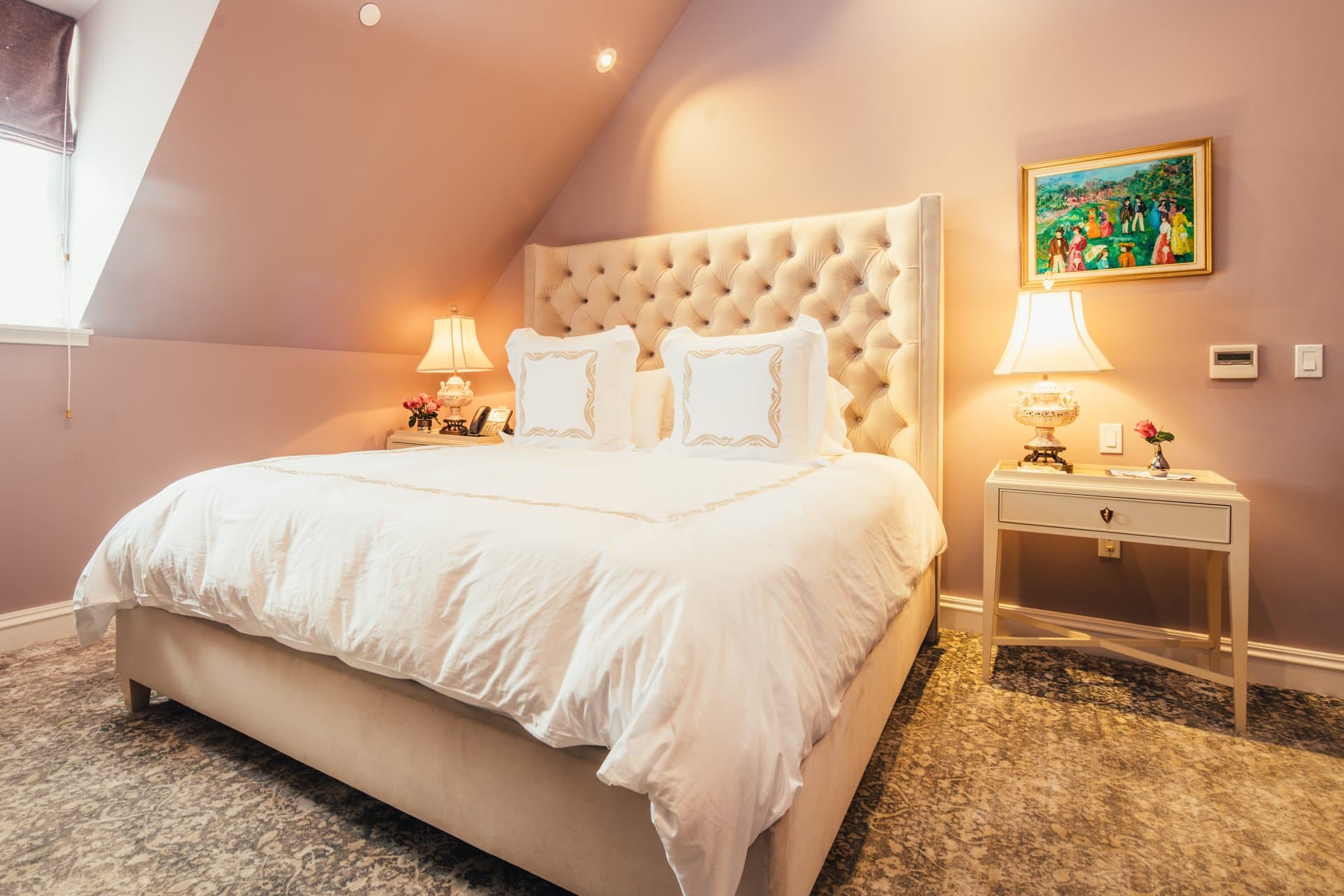 Deluxe King Room — room 09