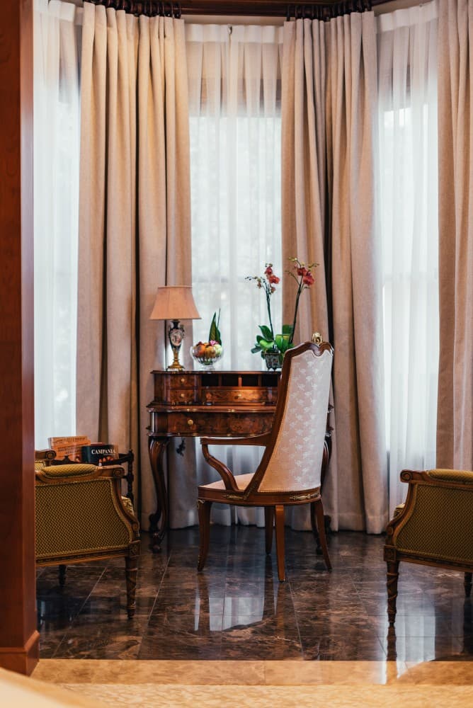 Executive Suite — photograph 3