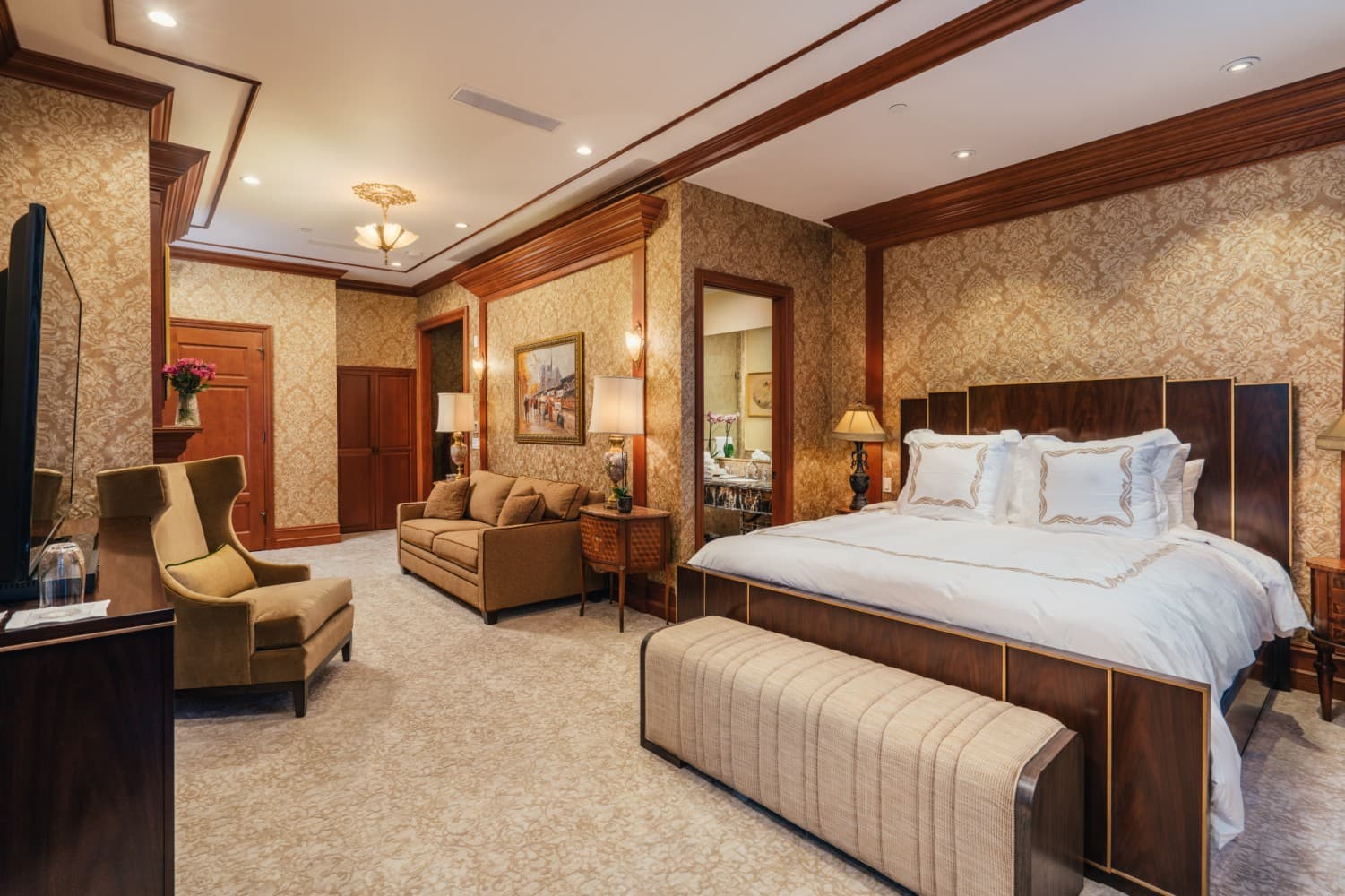 Executive Suite — photograph 6 of 6