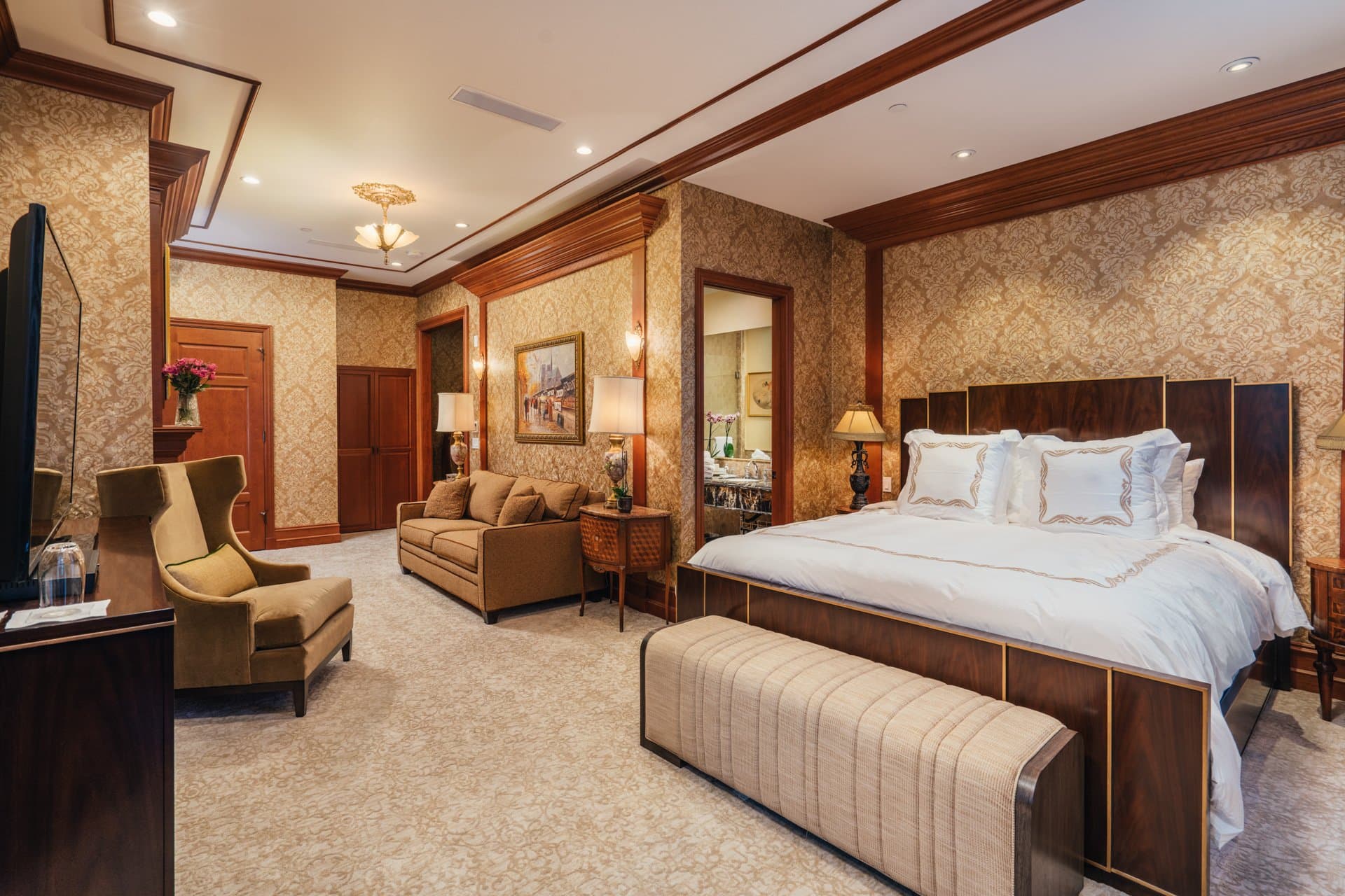 Executive Suite — room 05