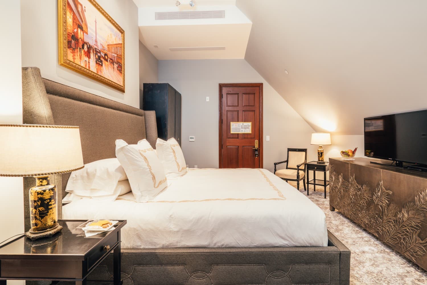 Premium King Room — photograph 2