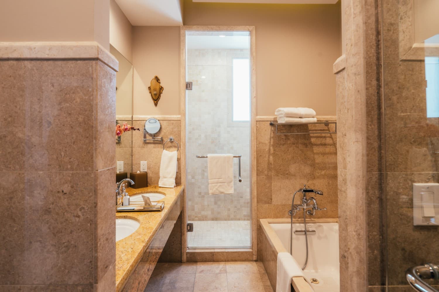 Superior King Suite — photograph 4